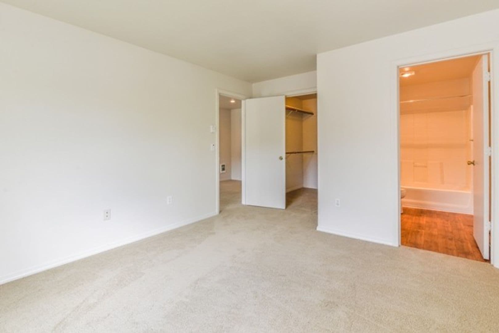 Beaverton Apartment: 915 SW 163rd Ave