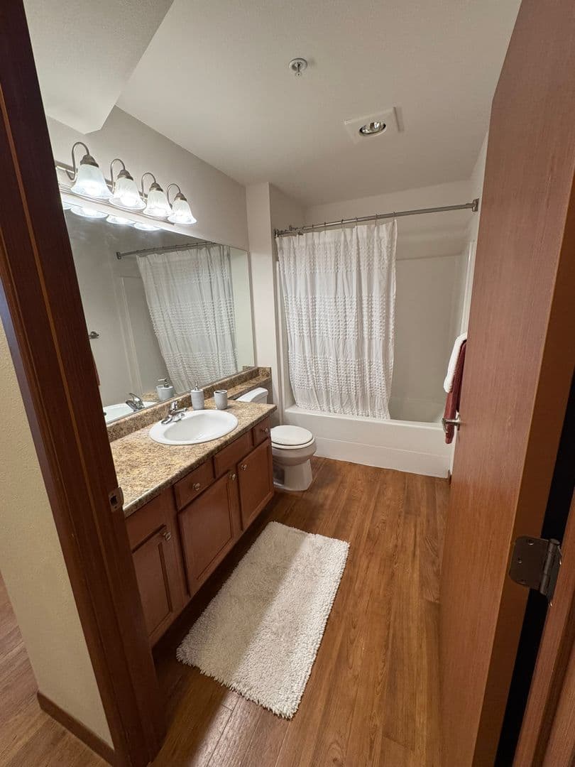 SeaTac Apartment: 21428 International Boulevard