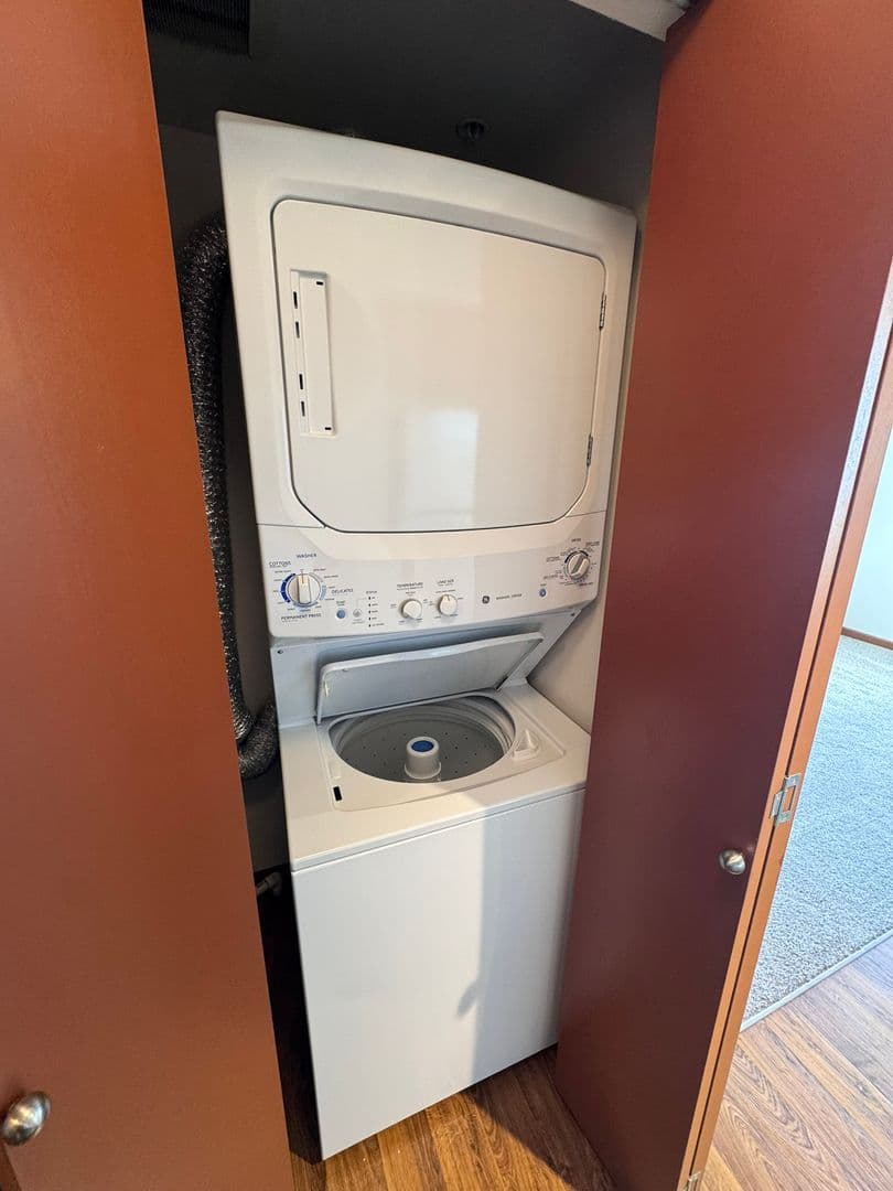 SeaTac Apartment: 21428 International Boulevard