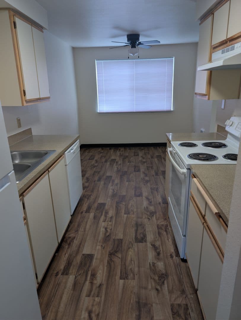 Albany Apartment: 1915 21st Avenue SE