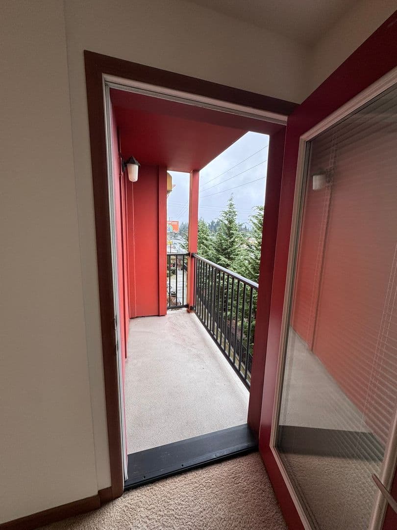 SeaTac Apartment: 21428 International Boulevard