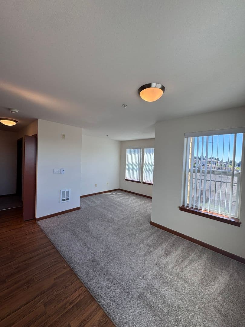 SeaTac Apartment: 21428 International Boulevard