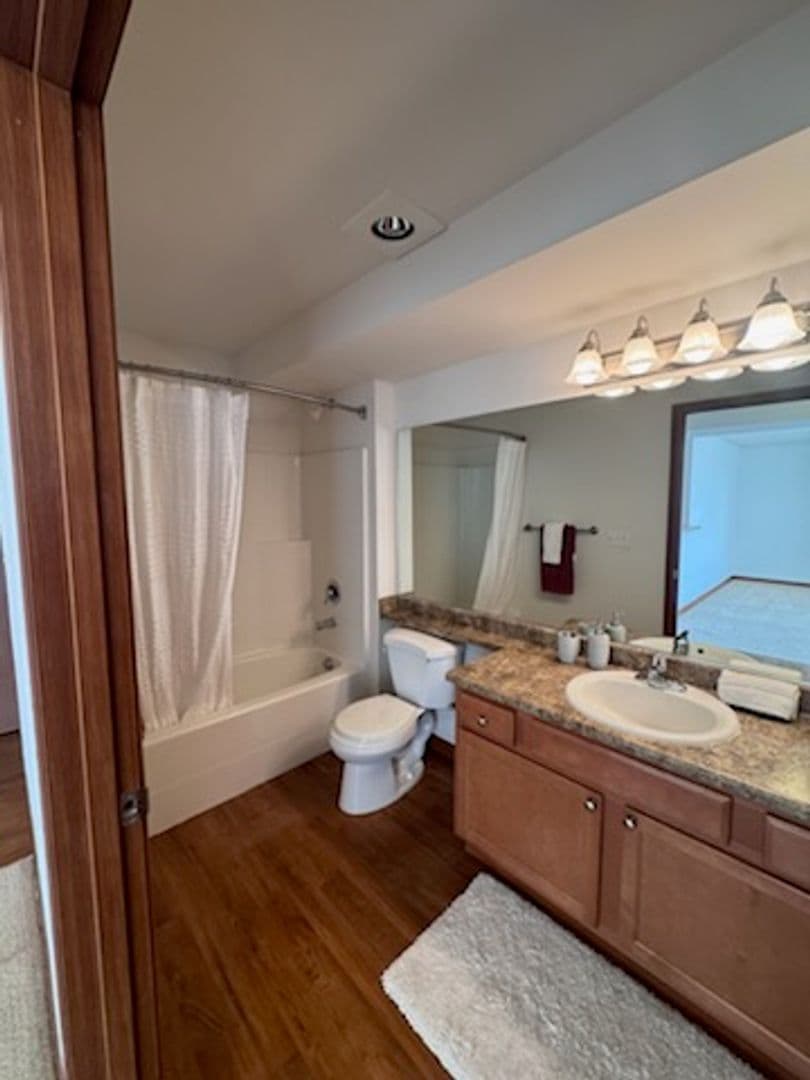 SeaTac Apartment: 21428 International Boulevard