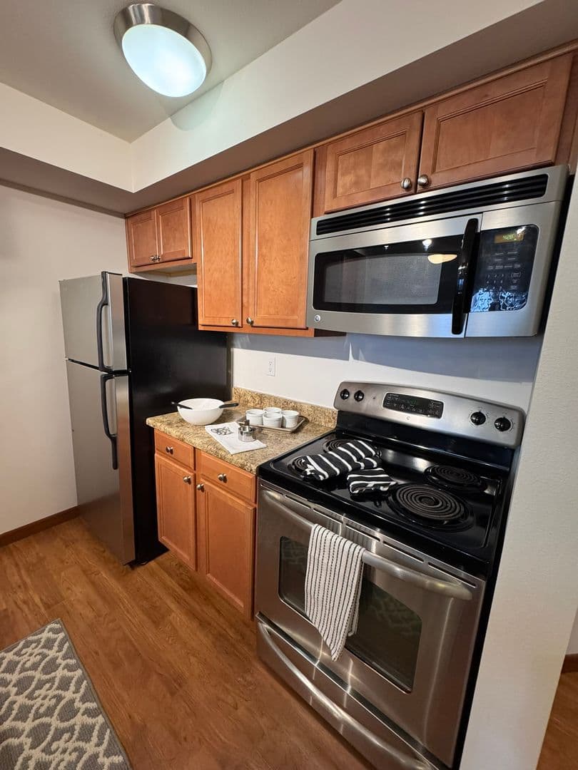 SeaTac Apartment: 21428 International Boulevard