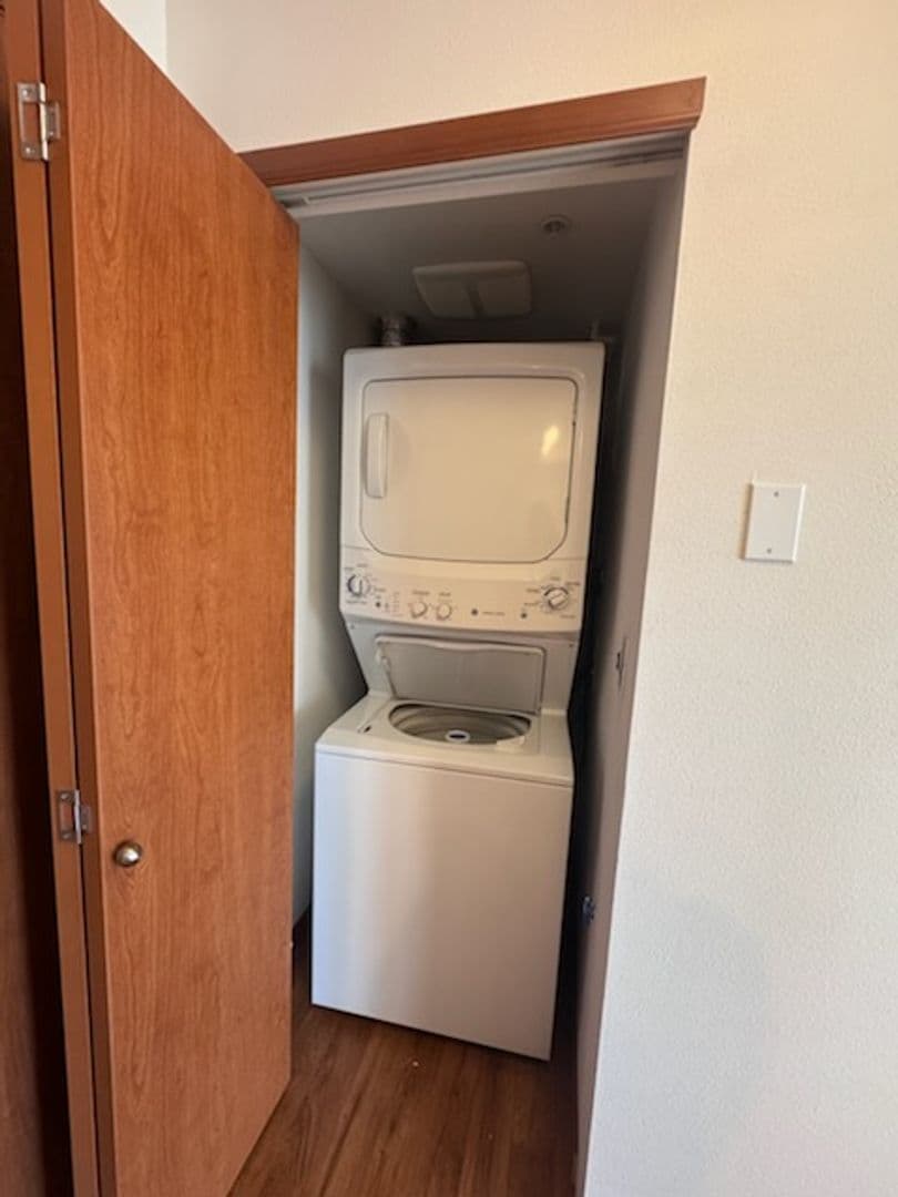 SeaTac Apartment: 21428 International Boulevard