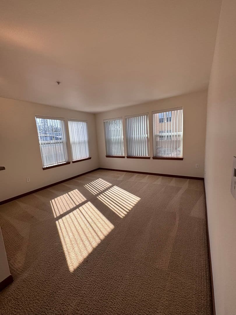 SeaTac Apartment: 21428 International Boulevard