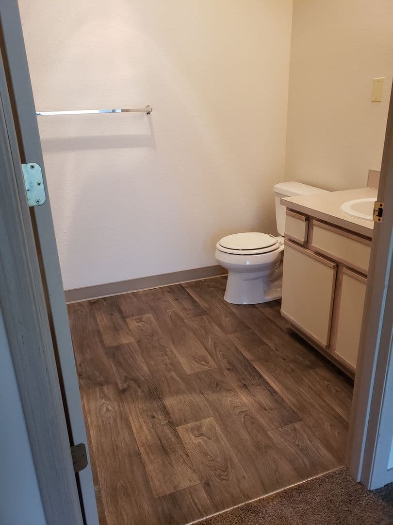 Eugene Apartment: 808 Pool Street