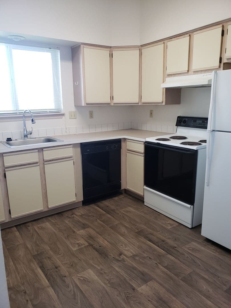 Eugene Apartment: 808 Pool Street