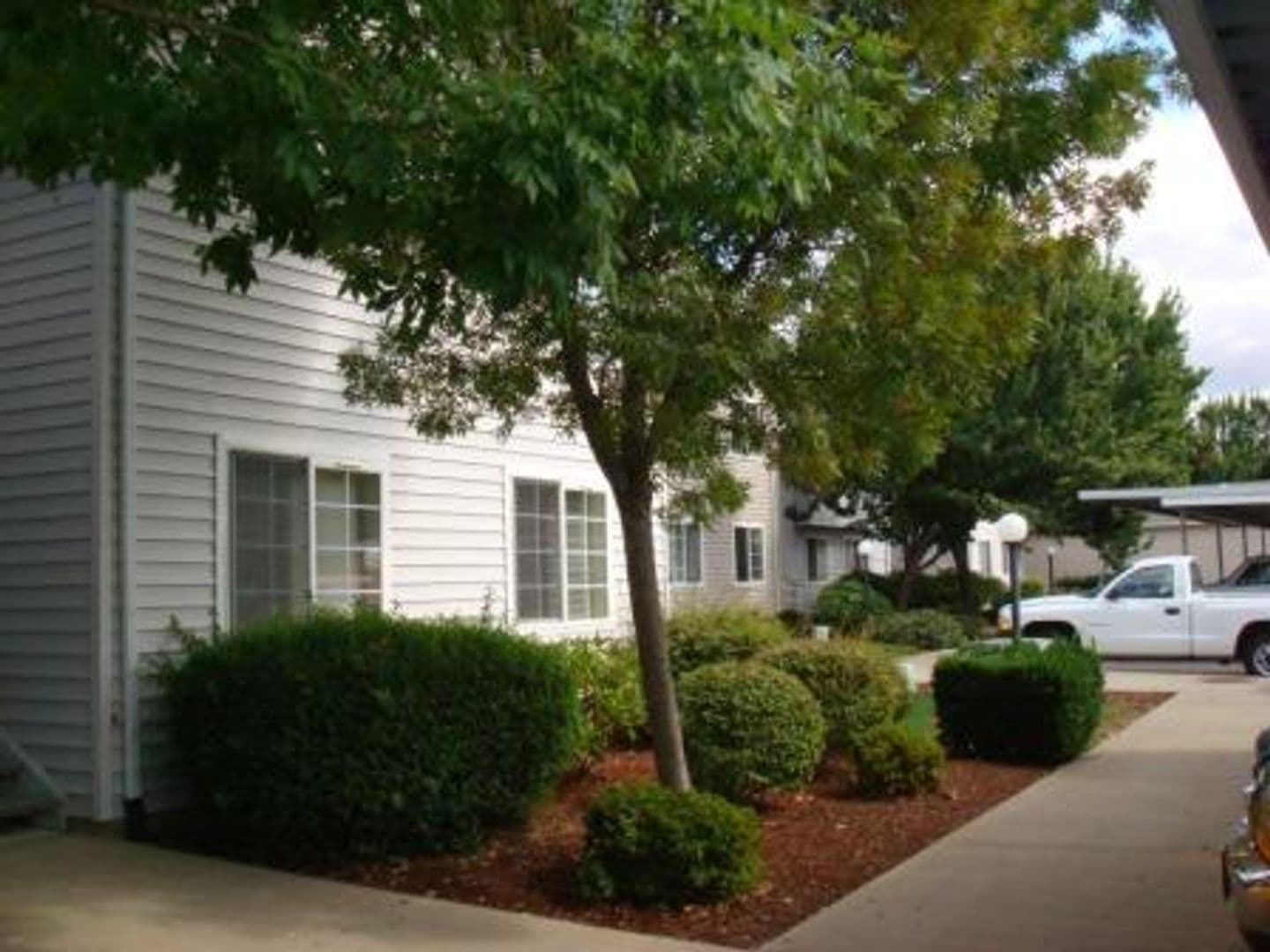 Albany Apartment: 1915 21st Avenue SE