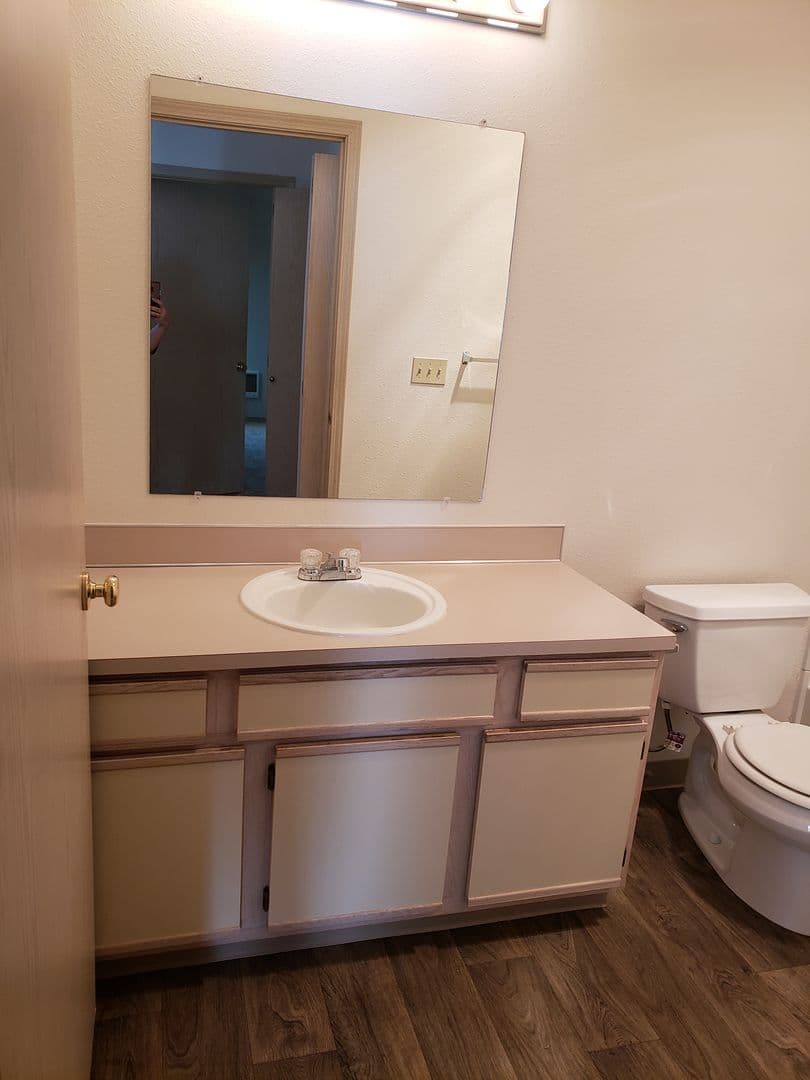 Eugene Apartment: 808 Pool Street