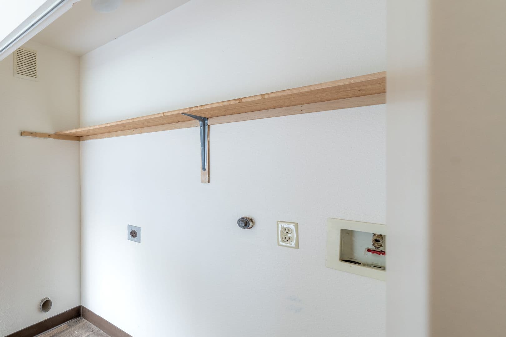 Albany Apartment: 1915 21st Avenue SE