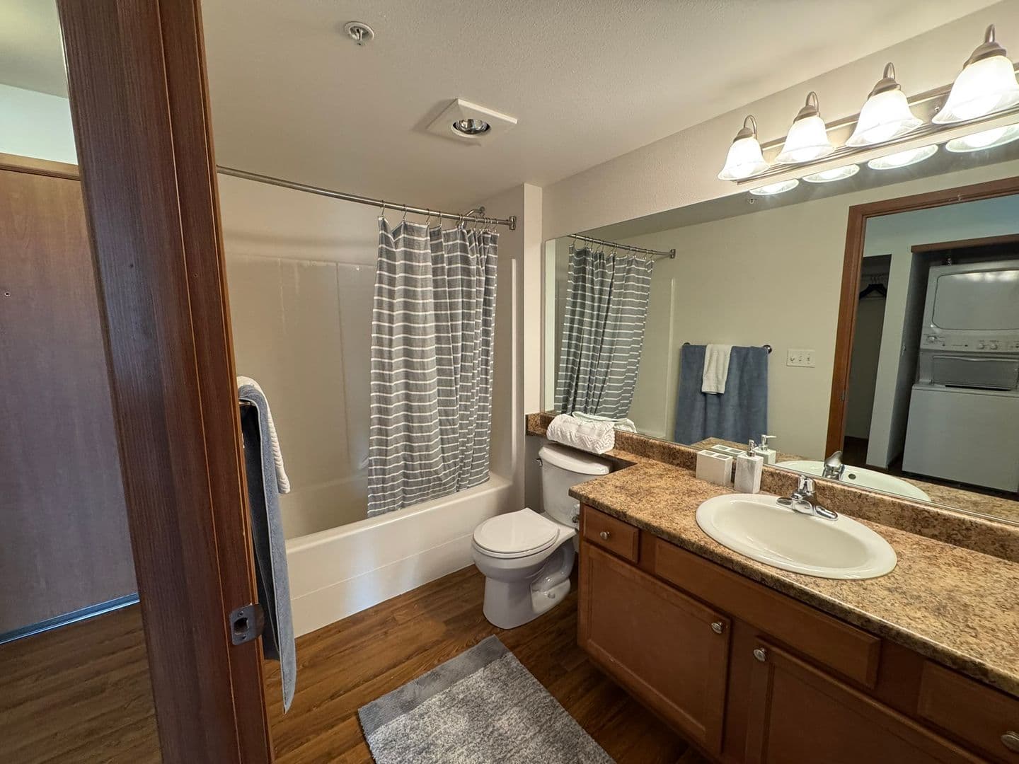SeaTac Apartment: 21428 International Boulevard