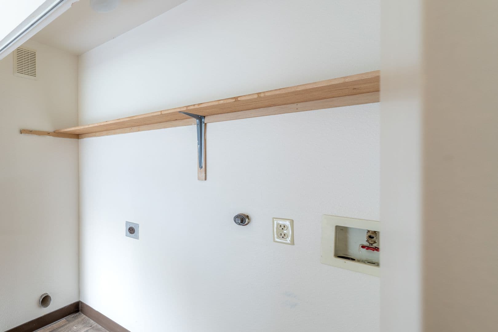 Albany Apartment: 1915 21st Avenue SE