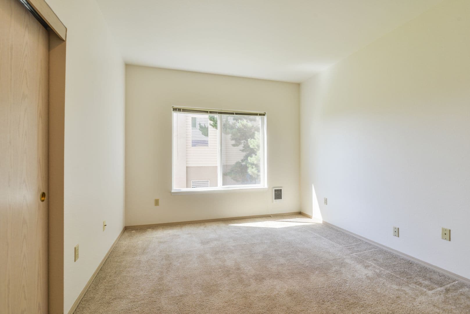 Eugene Apartment: 808 Pool Street