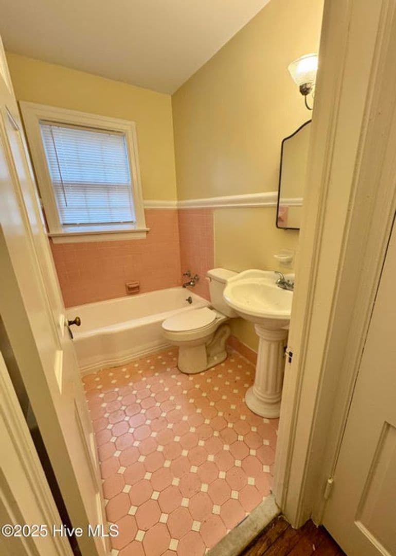 Kinston House: 306 Wilson Ave.