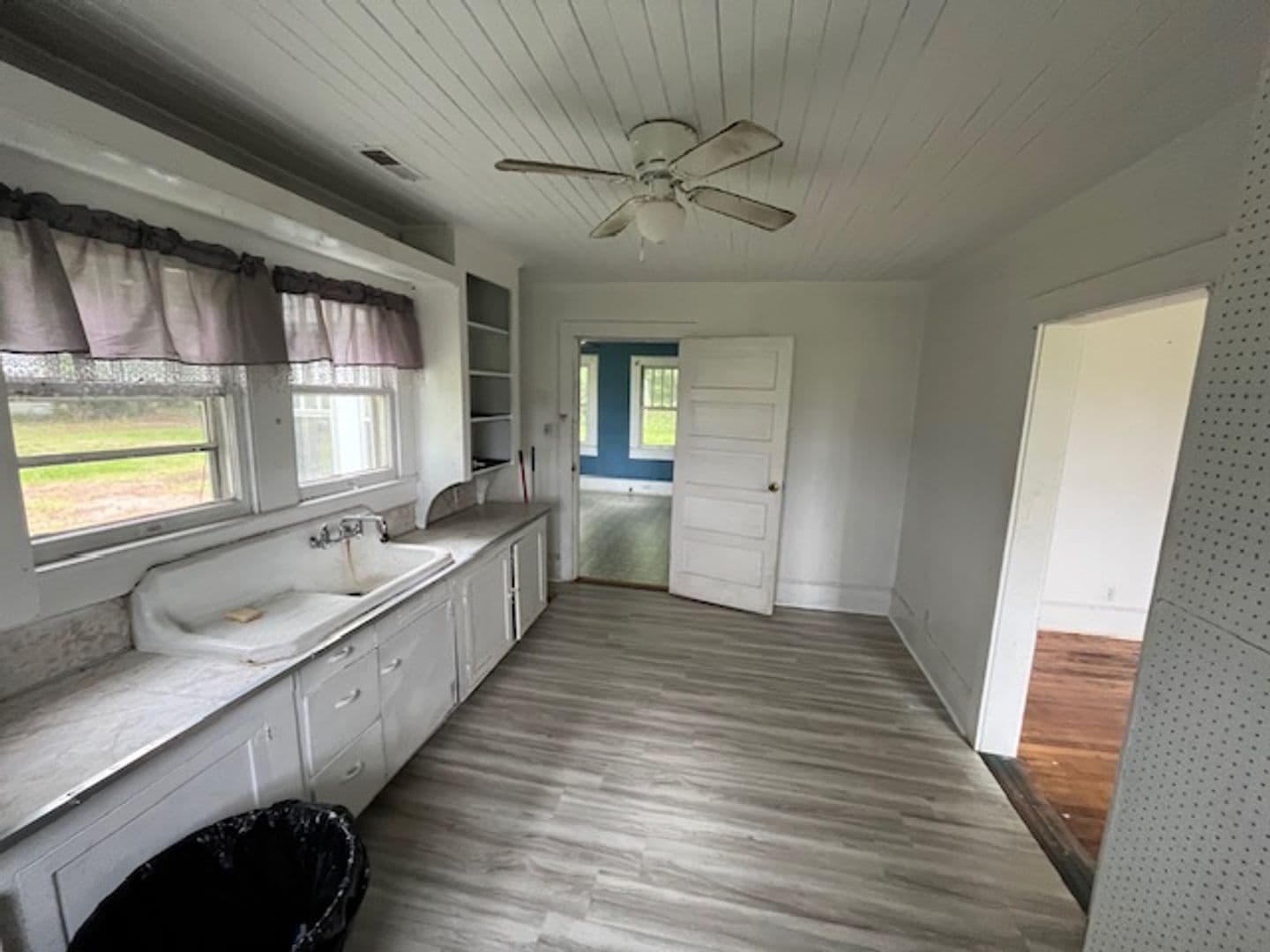 Kinston House: 1910 HWY 258 S.