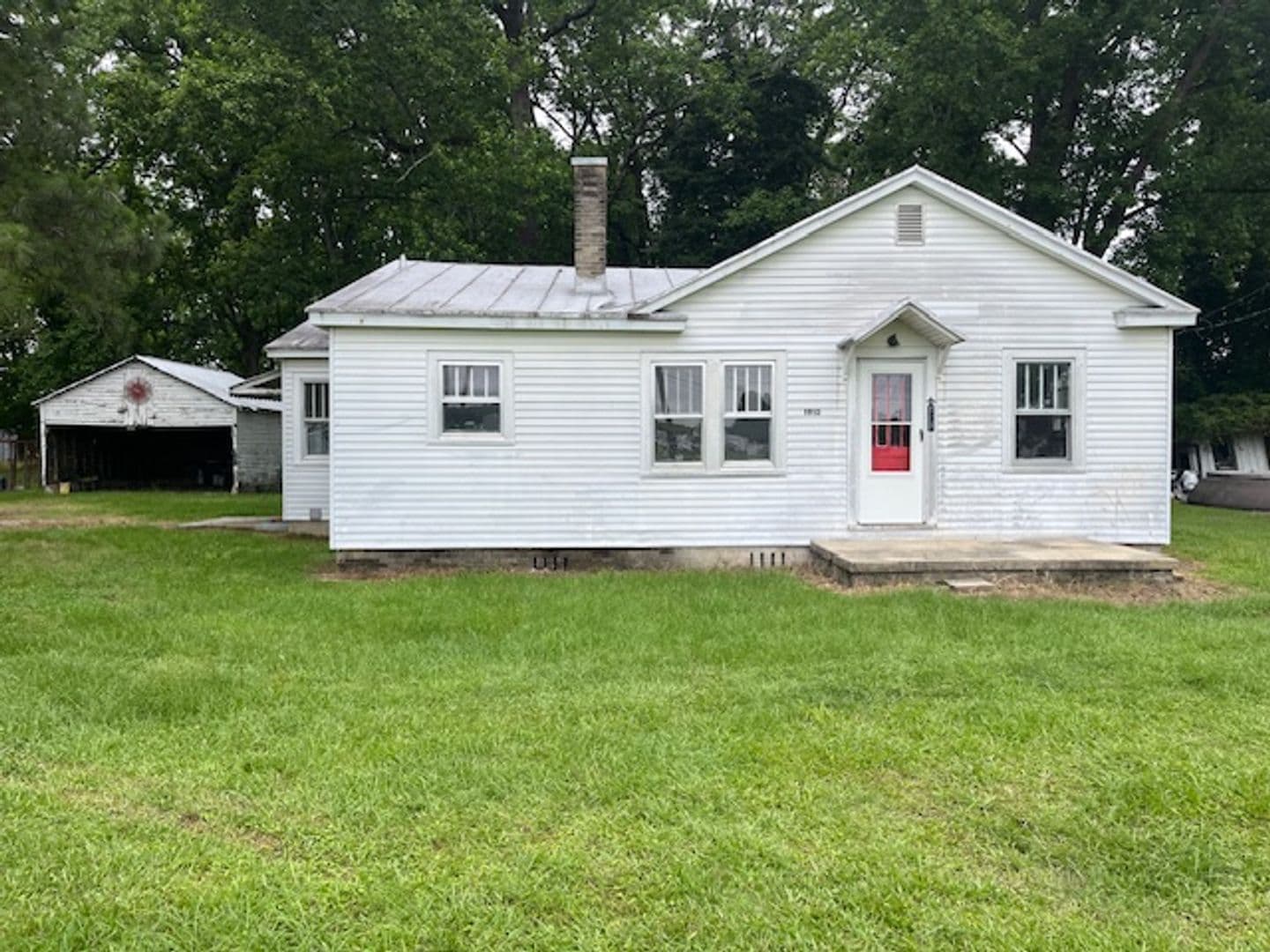 Kinston House: 1910 HWY 258 S.