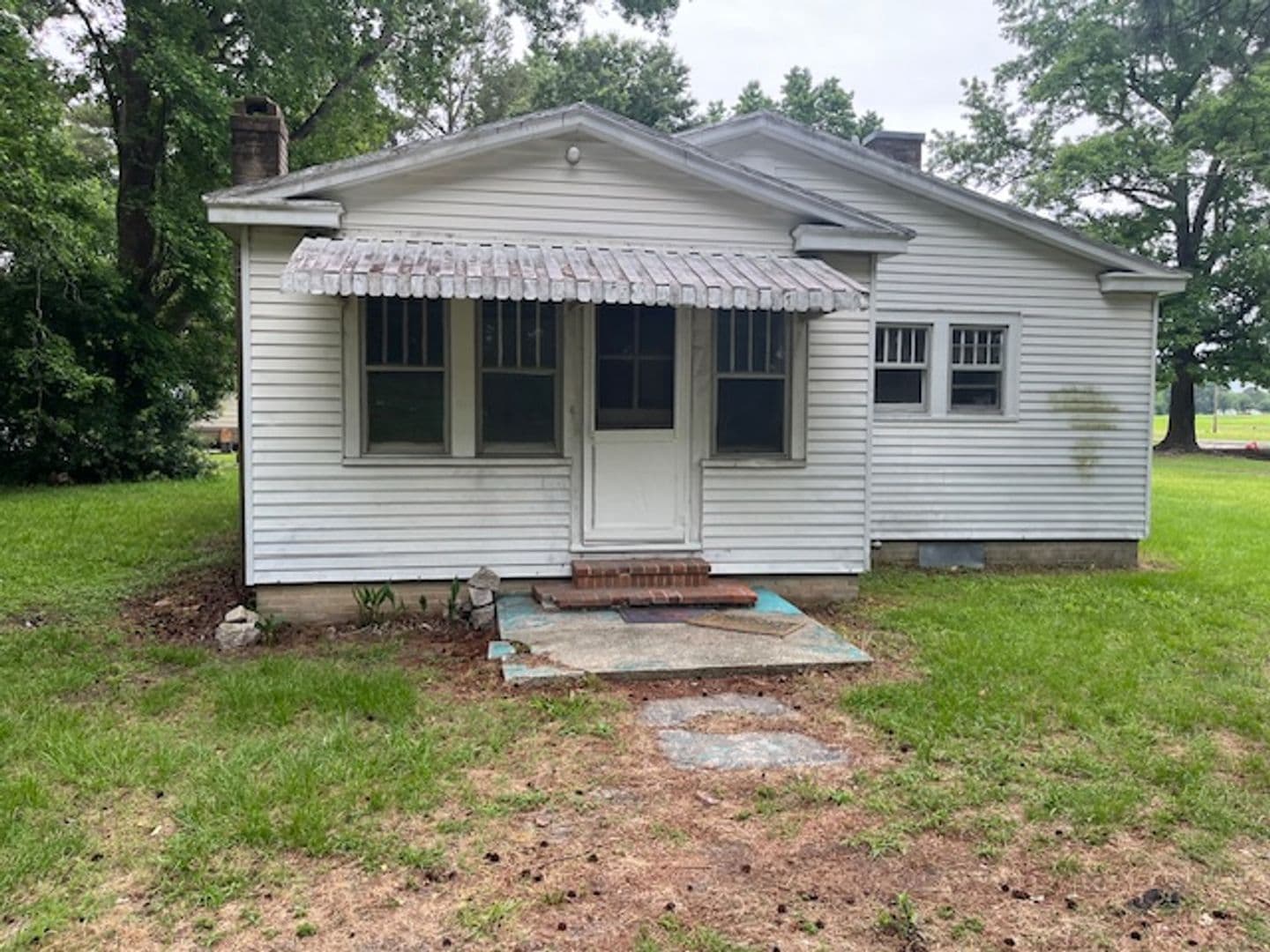 Kinston House: 1910 HWY 258 S.