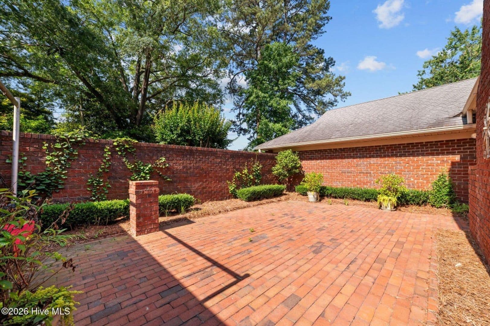 Kinstn House: 809 Greenbriar Road