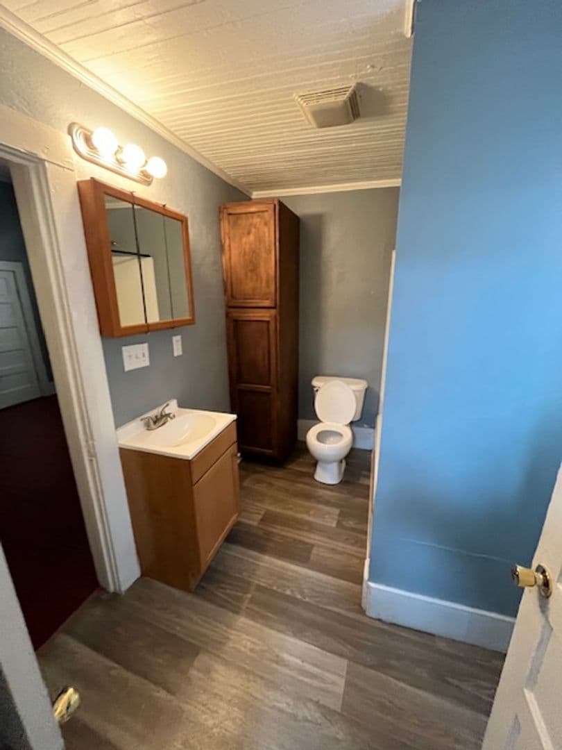 Kinston House: 305 Stough Al