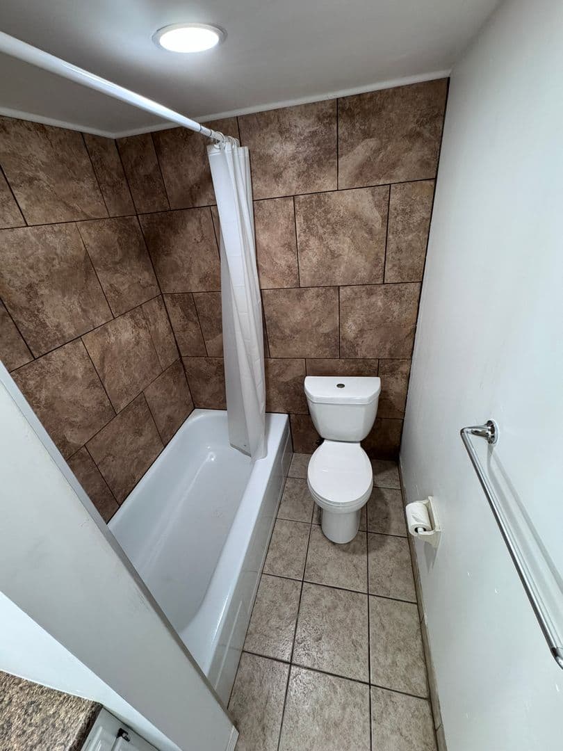 McKeesport Apartment: 604 Shaw Ave