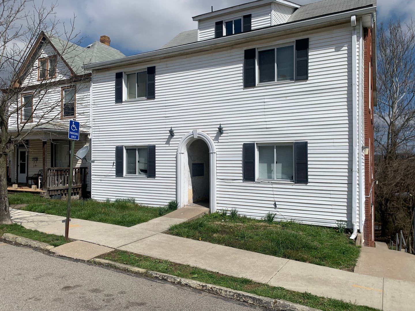 Clairton Apartment: 357 Mitchell Ave