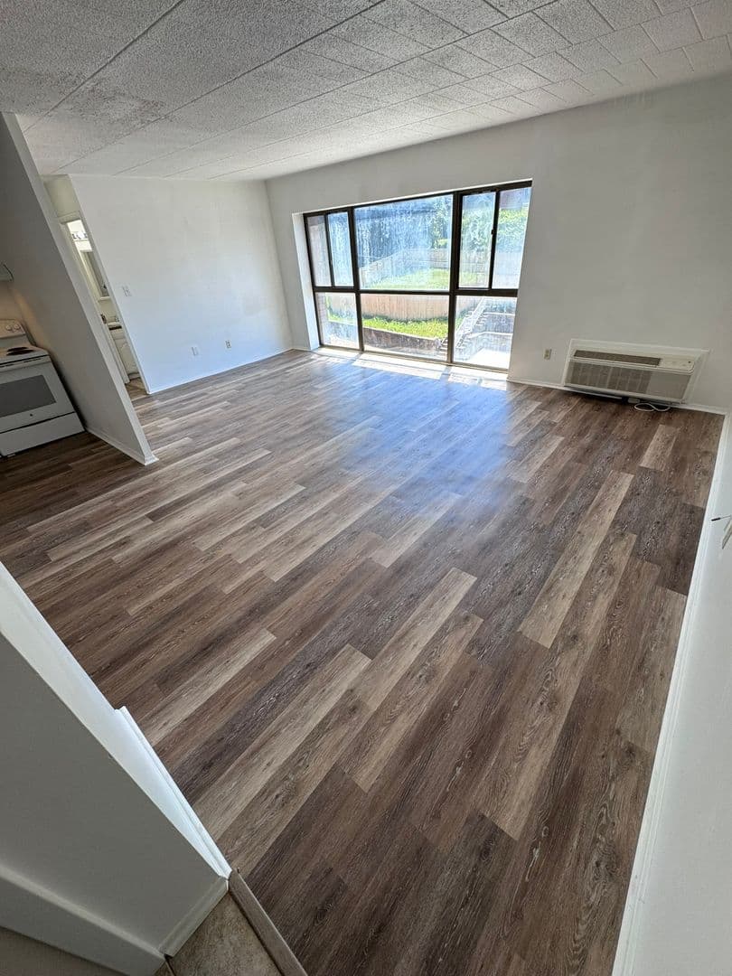 McKeesport Apartment: 604 Shaw Ave