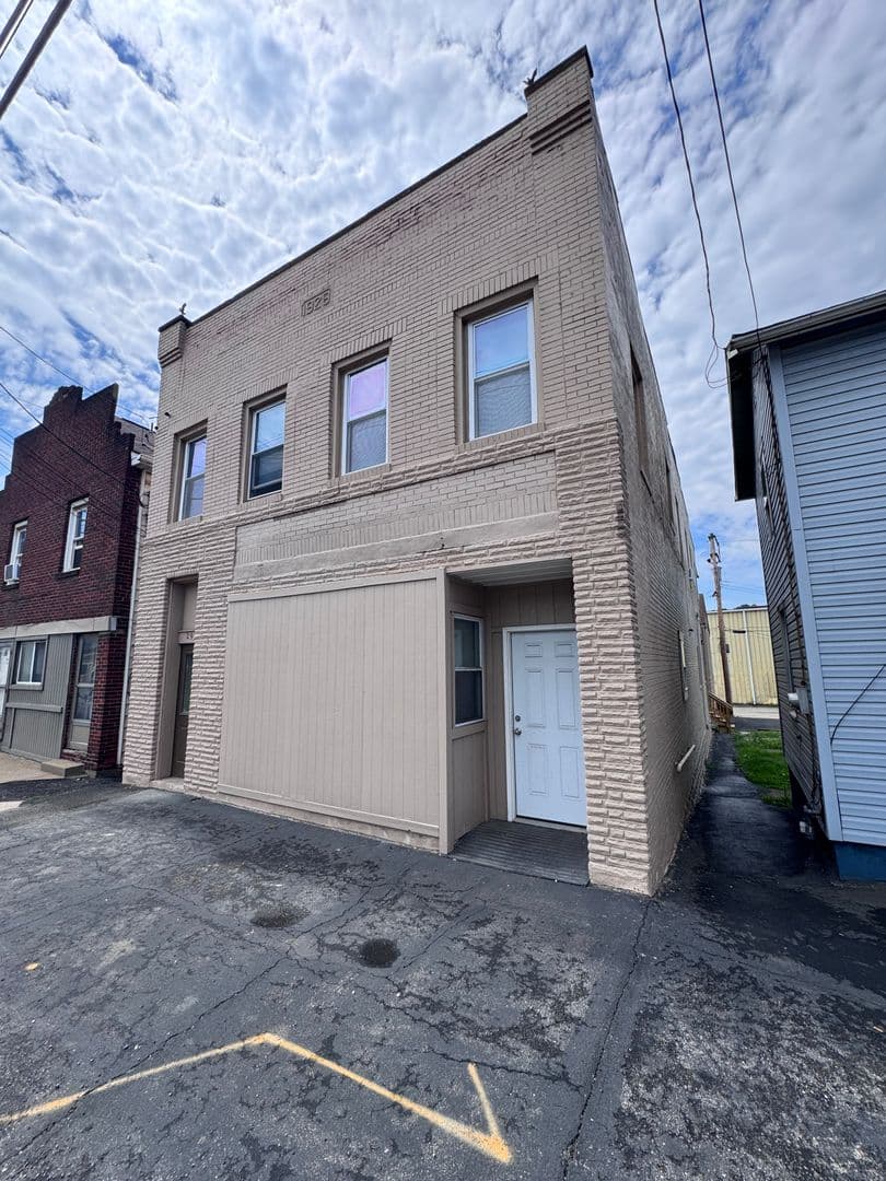 McKeesport Apartment: 2918 Walnut Street