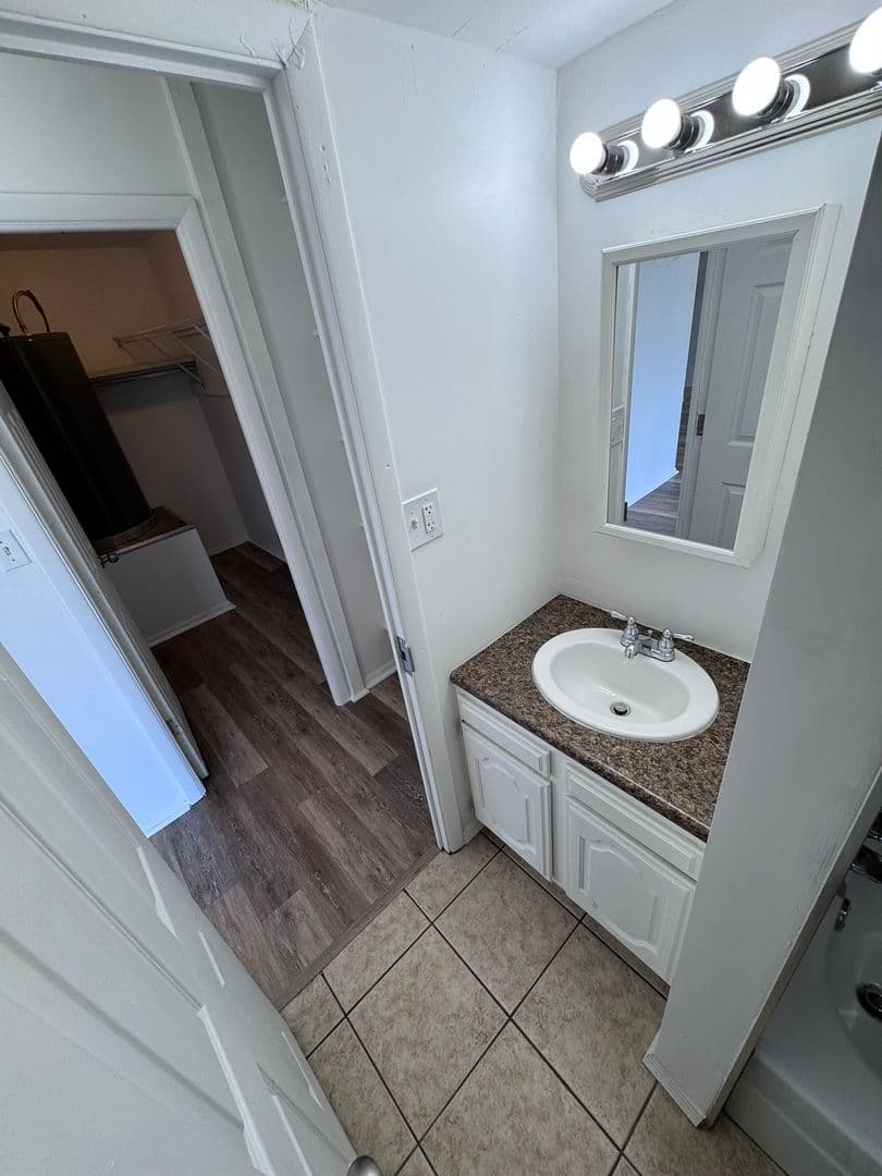 McKeesport Apartment: 604 Shaw Ave