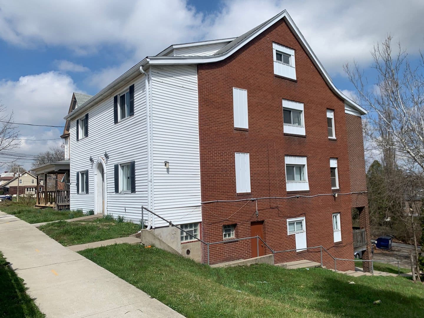 Clairton Apartment: 357 Mitchell Ave
