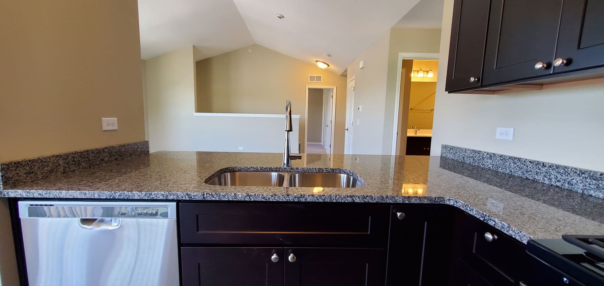 Shorewood Apartment: 467-497 Timber Pointe Dr
