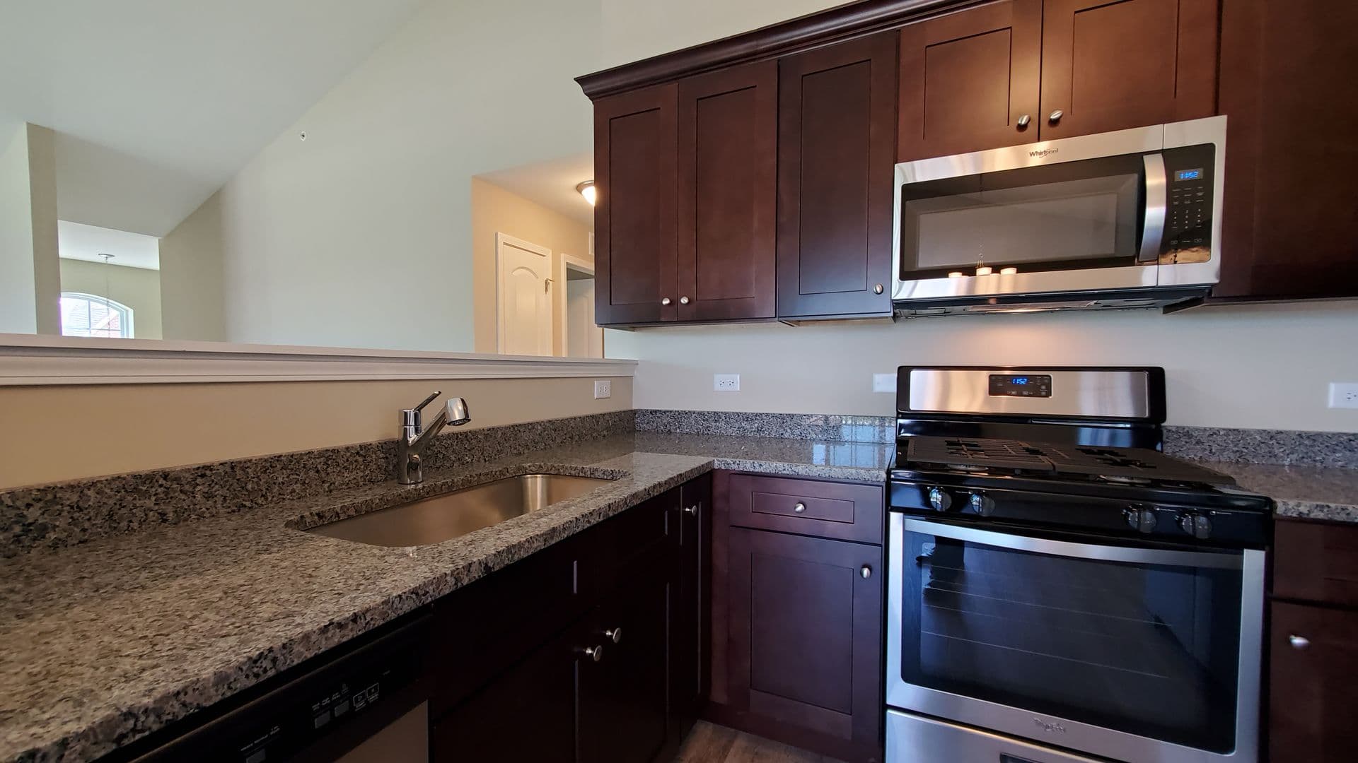 Shorewood Apartment: 467-497 Timber Pointe Dr