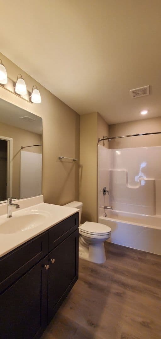Shorewood Apartment: 467-497 Timber Pointe Dr