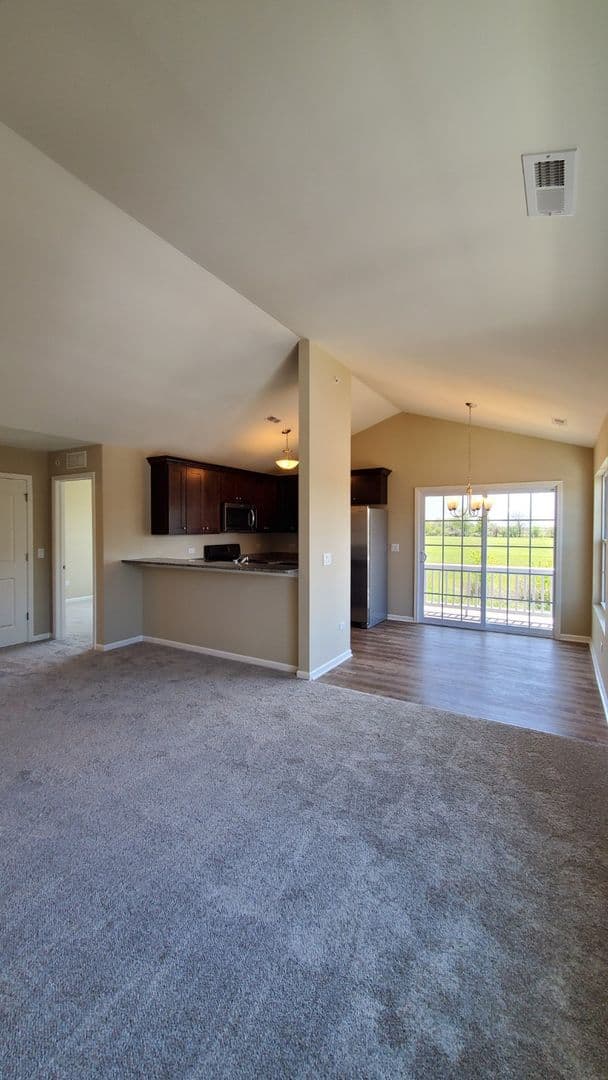 Joliet Apartment: 403-433 Timber Pointe Dr