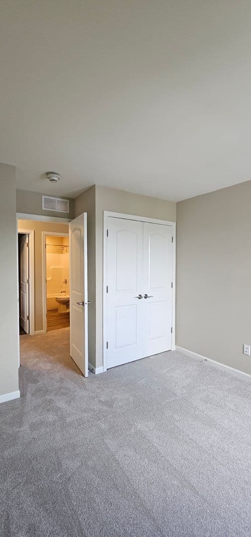 Joliet Apartment: 500-522 Timber Pointe Dr