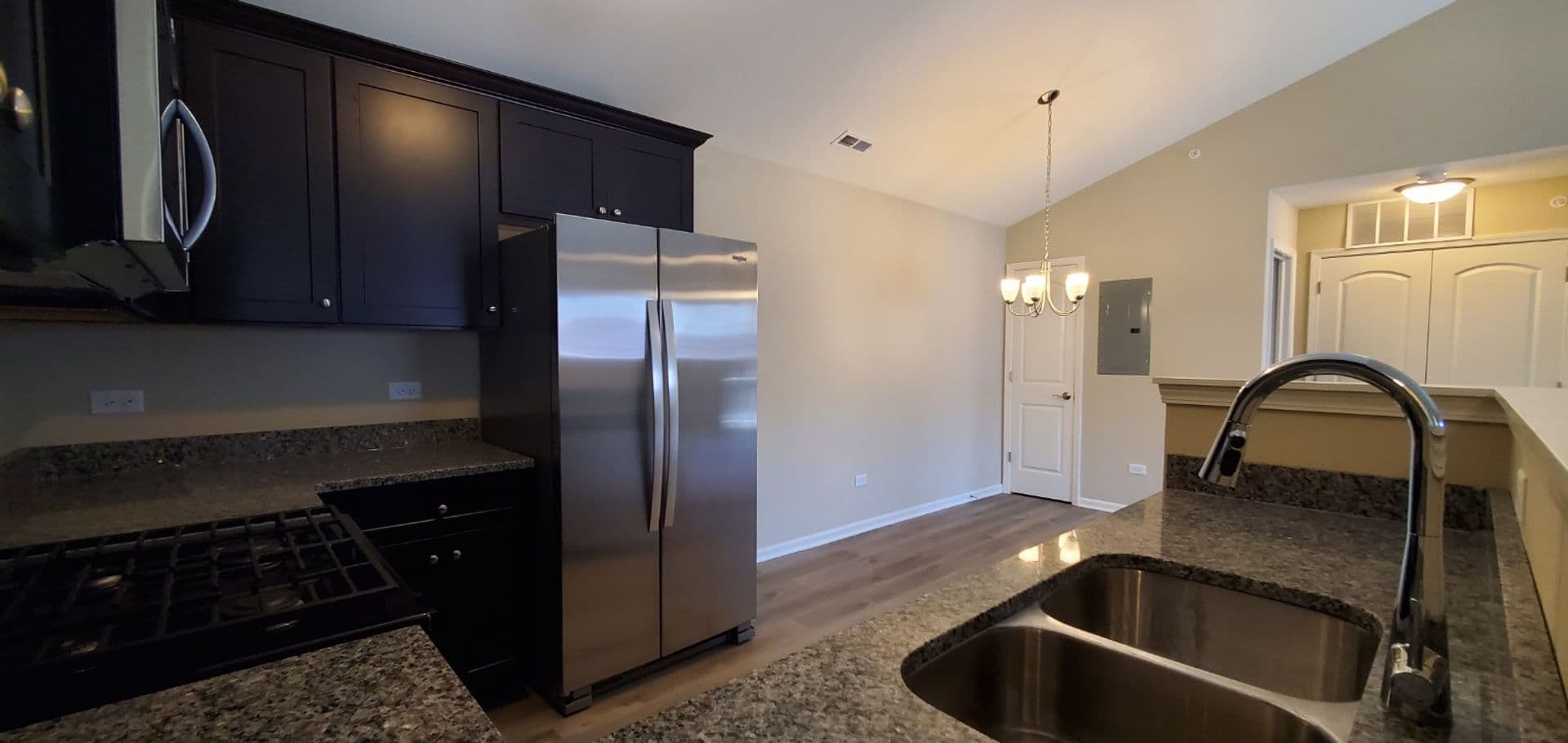 Shorewood Apartment: 467-497 Timber Pointe Dr