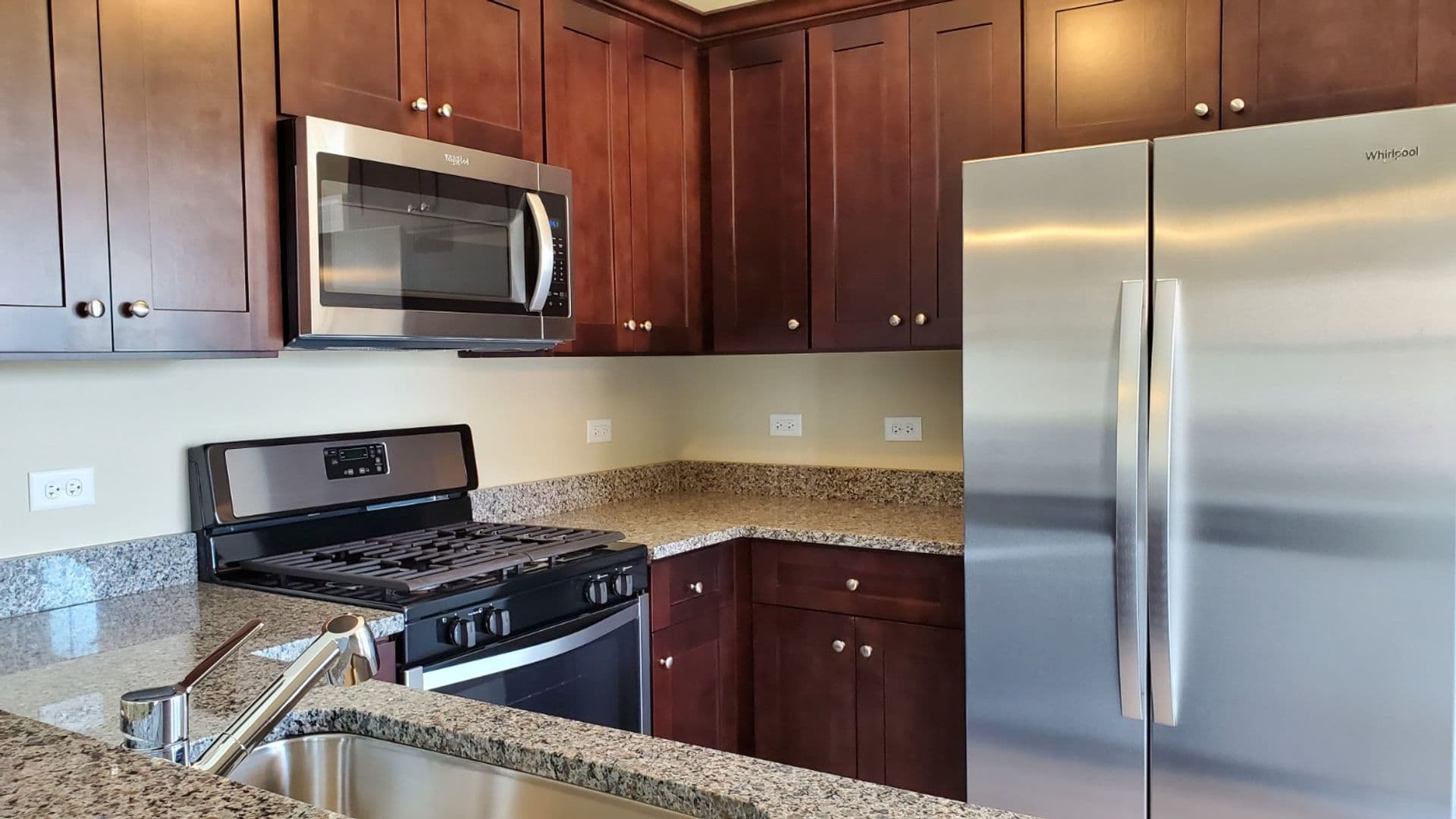 Shorewood Apartment: 467-497 Timber Pointe Dr