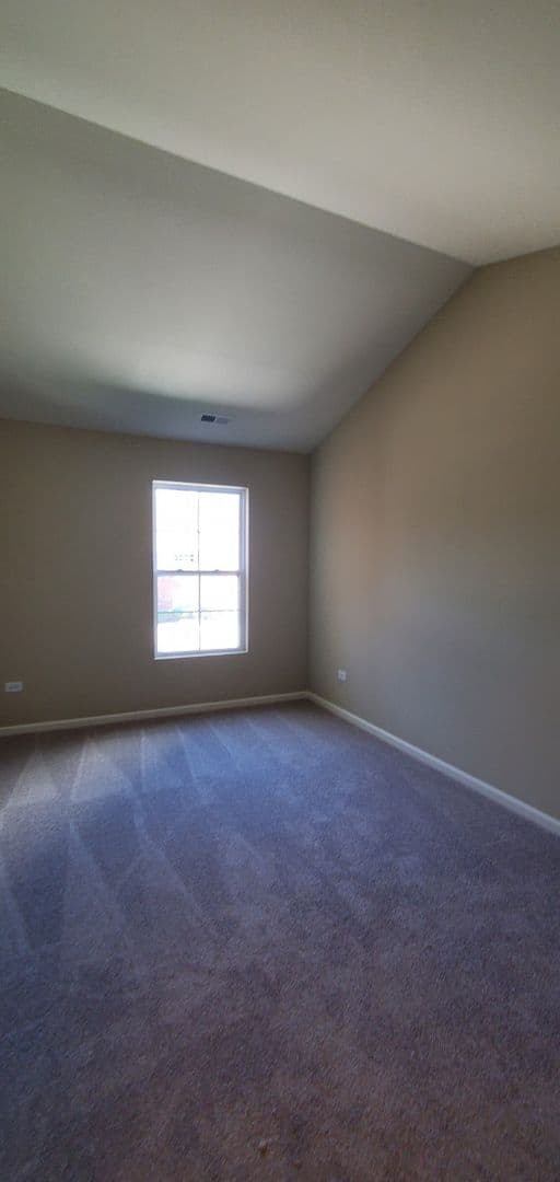 Shorewood Apartment: 467-497 Timber Pointe Dr