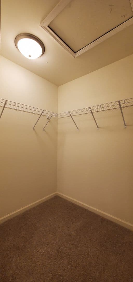 Shorewood Apartment: 467-497 Timber Pointe Dr