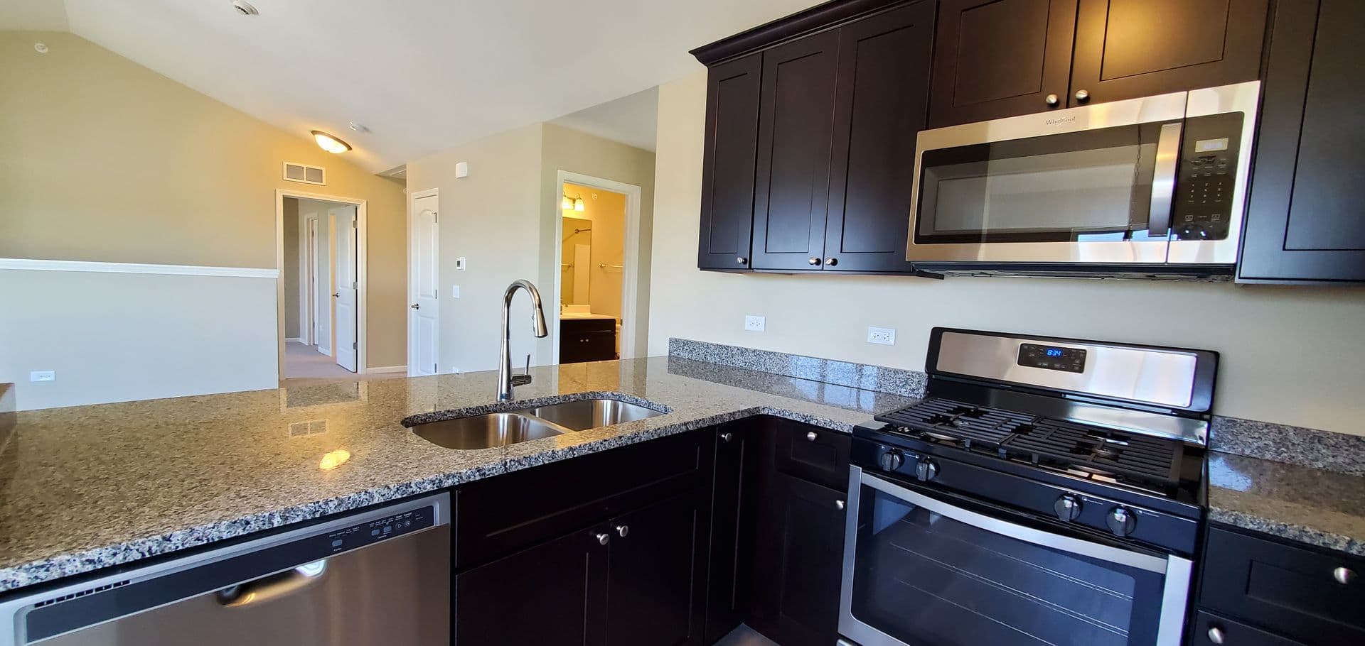 Shorewood Apartment: 467-497 Timber Pointe Dr