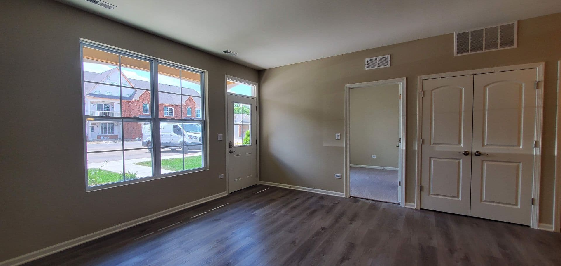 Joliet Apartment: 517 Timber Pointe Drive