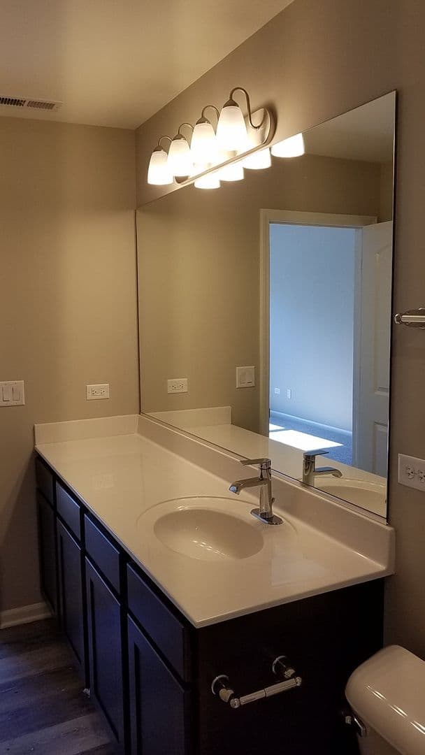 Joliet Apartment: 4402- 4432 Timber Ridge Ct
