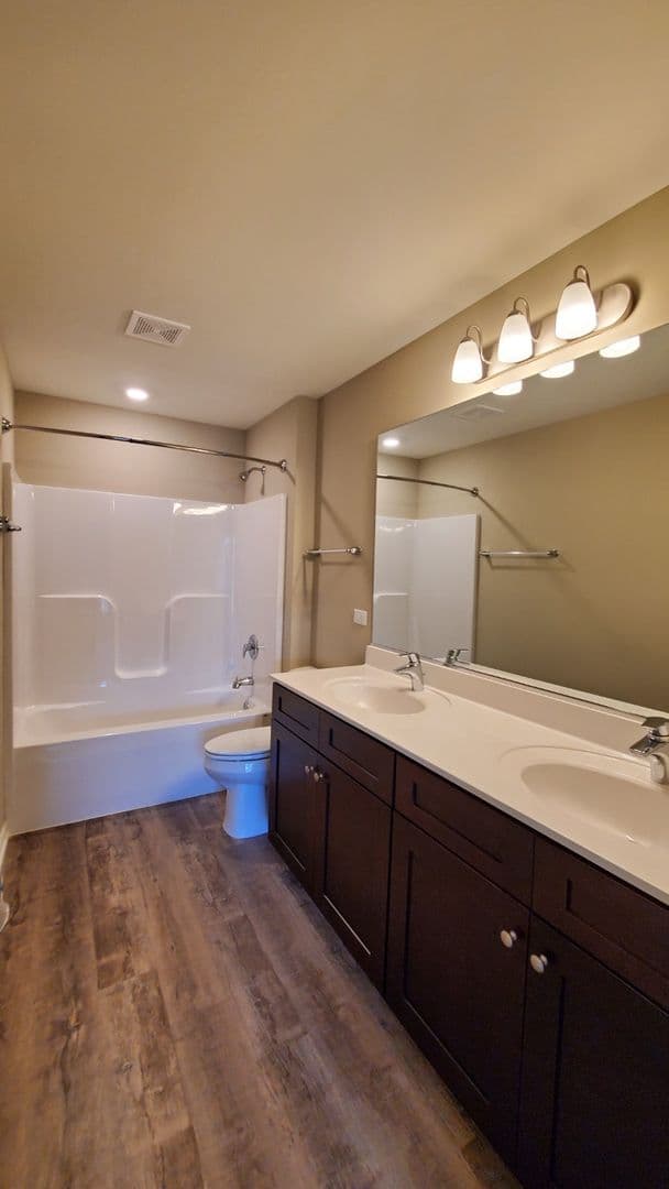Joliet Apartment: 403-433 Timber Pointe Dr