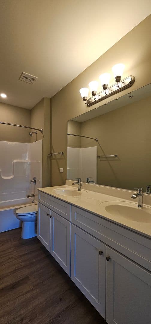 Joliet Condo: 200-230 Timber Ridge Court