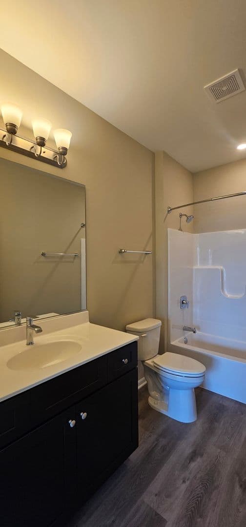 Joliet Apartment: 500-522 Timber Pointe Dr