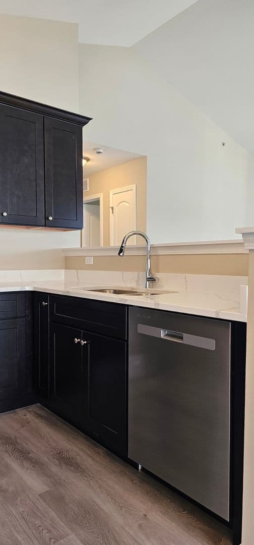 Joliet Apartment: 500-522 Timber Pointe Dr