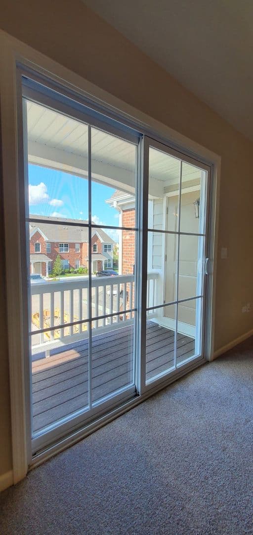 Shorewood Apartment: 467-497 Timber Pointe Dr