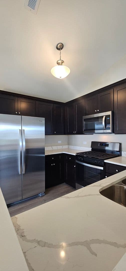 Joliet Apartment: 500-522 Timber Pointe Dr
