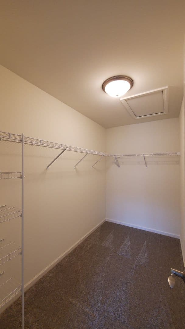 Shorewood Apartment: 467-497 Timber Pointe Dr