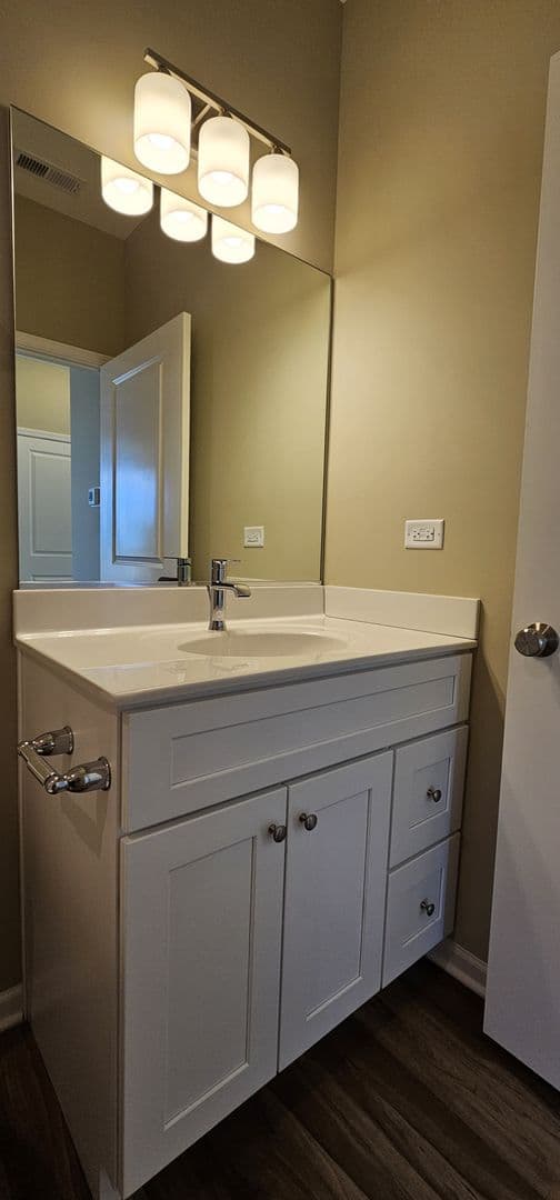 Joliet Apartment: 466-496 Timber Pointe Drive